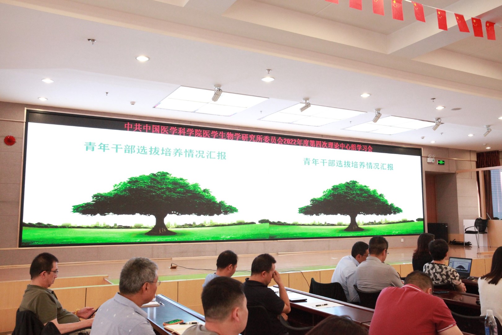 e883fc61a5384e82b48e5ddc06e4bc2b.jpg