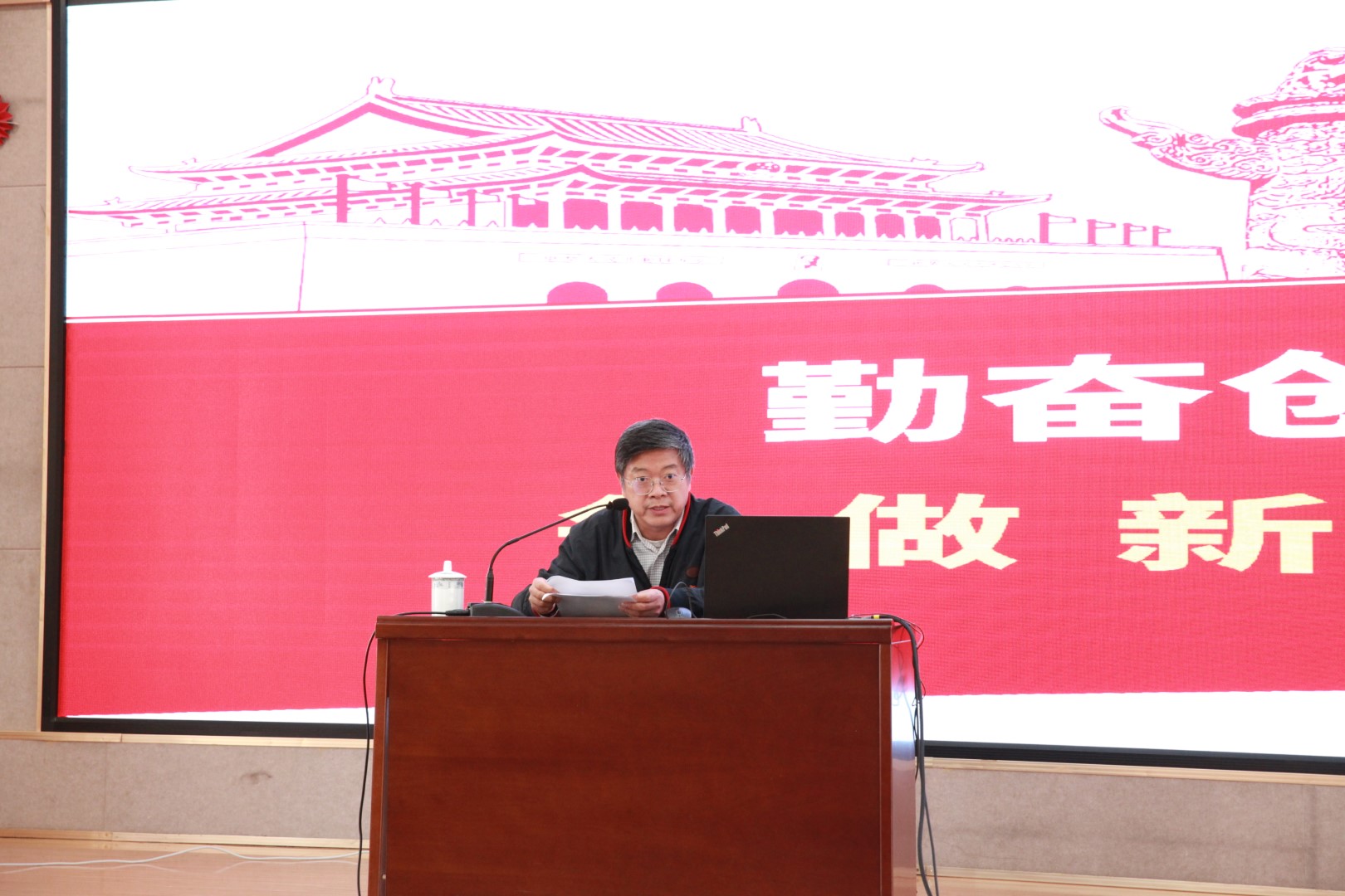2de4510a426d4c59ab96522aeec460e3.jpg