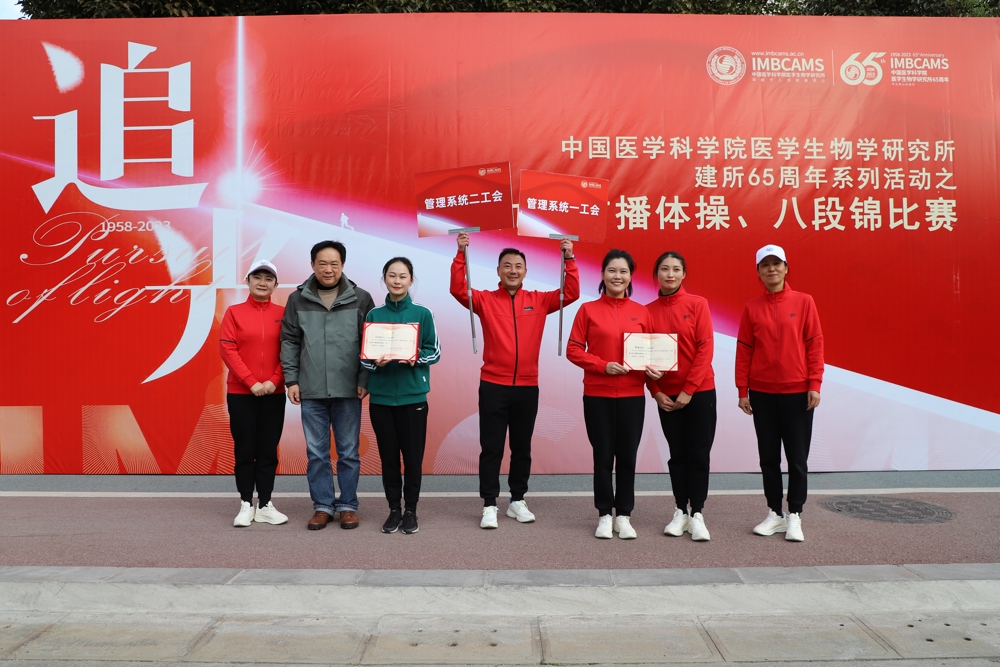 第一、第二名颁奖现场