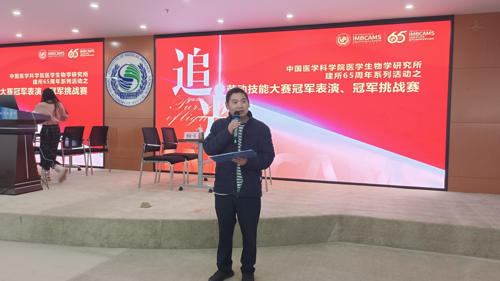 裁判宣读比赛规则（UPV罐安装）
