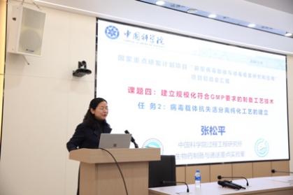 电脑前的男人

中度可信度描述已自动生成