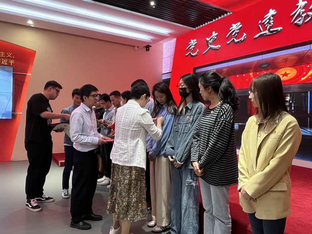 团委委员发党章