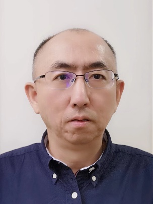 穿着蓝色衣服的男人

描述已自动生成