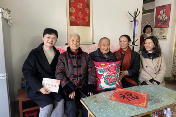 齐聚话新篇 入户暖人心 ——医学生物学研究所在春节来临时关心关爱离退休老同志