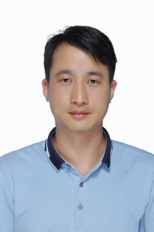 李育中
